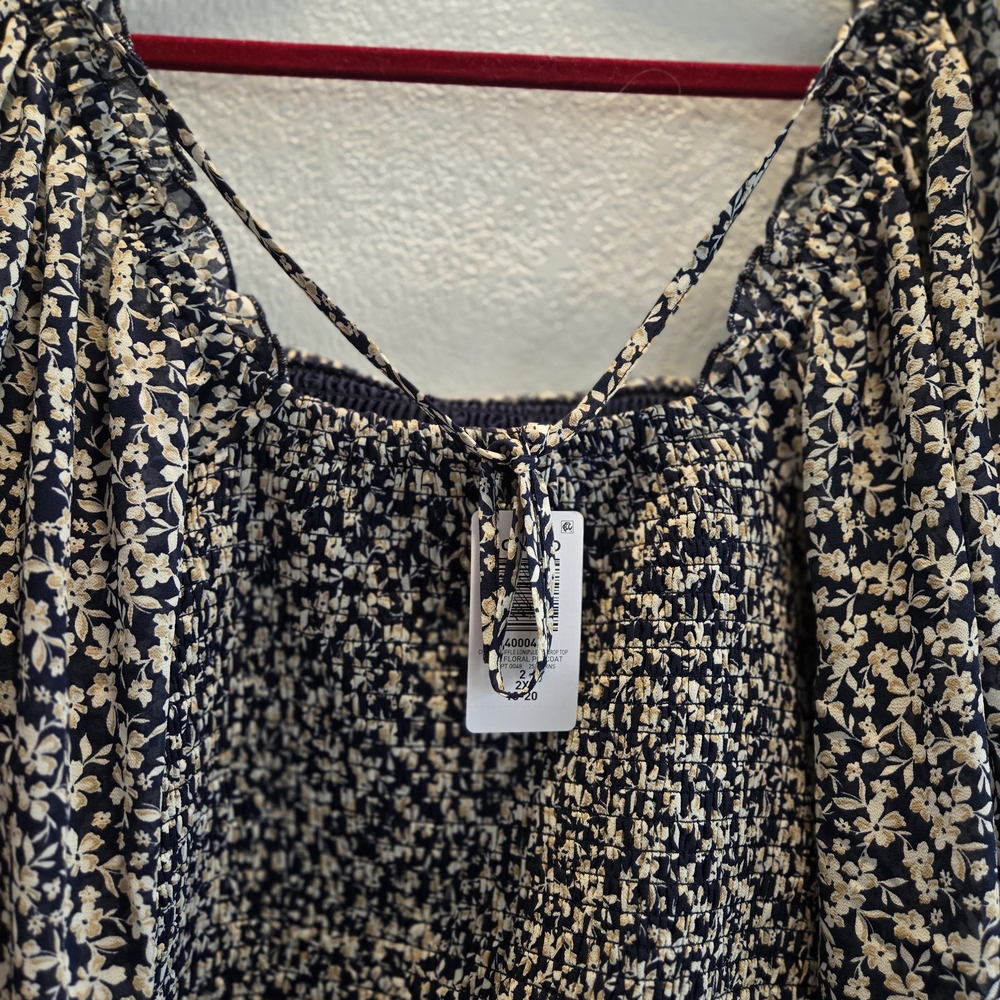 Torrid‎  and hloral Blouse - Picture 4 of 9
